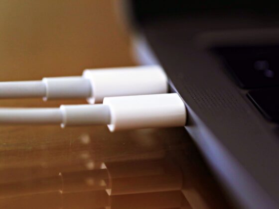 strømstik bærbar computer